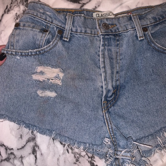 Levi high waisted cut off denim jean shorts 8M - Picture 6 of 8